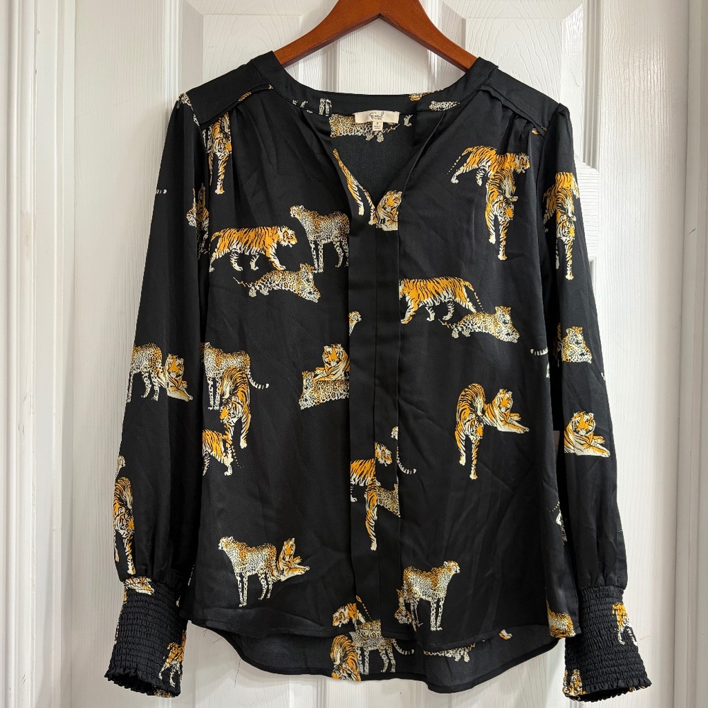 New Easel Black Cheetah Tiger Print Long Sleeve Blouse Women's Satin Top Small - Picture 1 of 5